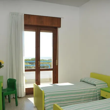 מלון Casa Marina Bruno E Paola Mari 2*